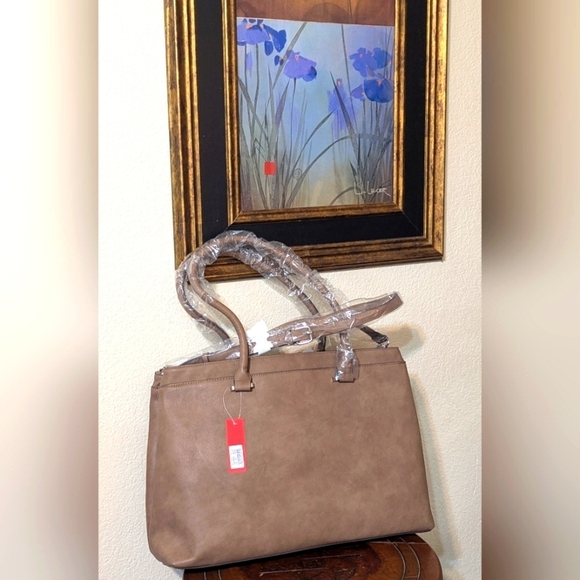 NWT New Katie and Kelly Oversized Classic Taupe Purse Tote Shoulder Cross Body - Picture 1 of 5